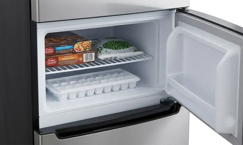 Frigidaire temperature setting freezer with ice cube trays